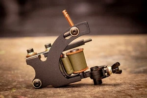 Macchina per tatuaggi fatta a mano fodera media 5-14rs, funzionante 140-145 Hz @ 4,5 V scarica - Foto 1 di 6