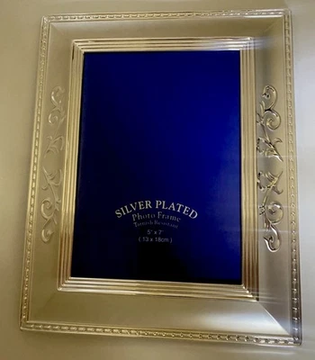 Новая элегантная посеребренная рамка для картин устойчивая к потускнению 5x7 10 дюймов - Изображение 1 из 4
