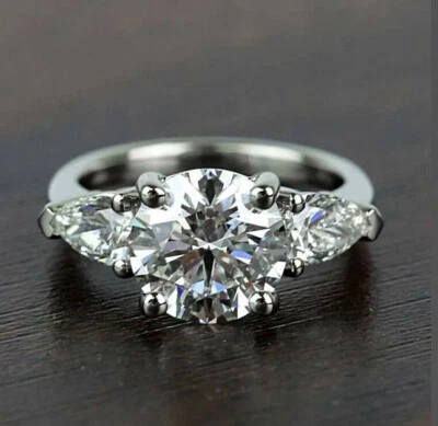 Anello di fidanzamento in argento sterling 925 con 3 pietre di moissanite rot... - Immagine 1 di 4