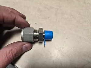 SSP Duolok ISSD8MC4 Male Connector 1/2" Tube X 1/4" MNPT Tube Fitting, 316-SS - Picture 1 of 6