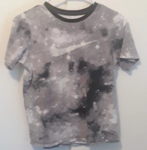 The Nike Tee Athletic Cut White & Black Paint Galaxy Women's TShirt Size L - Picture 1 of 4