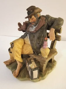 "Figura de Hobo de Colección Estilo Capodimonte en Banco 7,5"" x 5" - Imagen 1 de 5