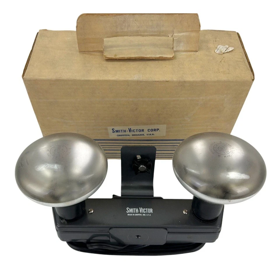 Vintage Smith Victor 2 Socket Light Bar with Box and Bulbs Test and Working! - Image 1 of 4