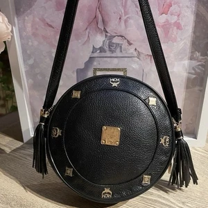 MCM schwarze runde Umhängetasche mit goldenen Details selten 8x8" Handtasche Luxus - Bild 1 von 6