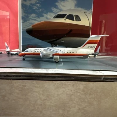 Avión comercial JC Wings escala 1:200 modelo fundido a presión PSA BAe 146 N353PS Foto 1 de 4