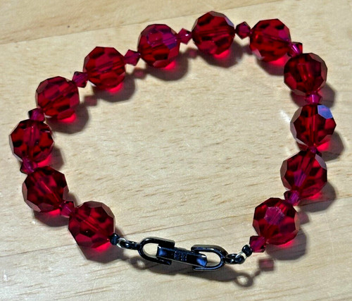 Givenchy Bracciale Perline Vetro Rosso Filo Sfaccettato Gunmetal Grigio 7"