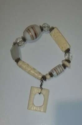 Vintage Gold Stripe Glass & Ivory Colored Beaded Stretch Bracelet - Imagem 1 de 2