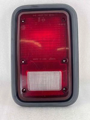 Luz trasera izquierda del lado del conductor Dodge Van 250 Asmbly 83 84 85 86 87 88 89 90 91 92 93 Foto 1 de 4