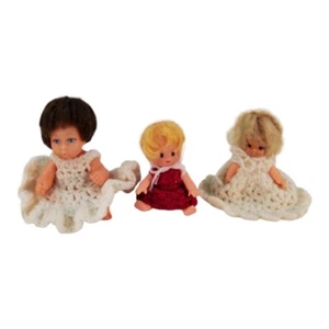 Small Dolls 4- 4.5" with Handmade Crocheted Outfits Vintage - Picture 1 of 6