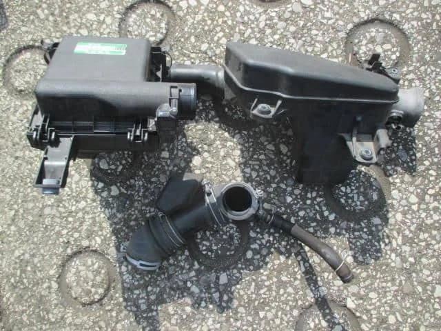 TOYOTA Prius 2009 DAA-ZVW30 Air Cleaner Assembly 1770037250 [Used] [PA64859828] - Image 1 of 1