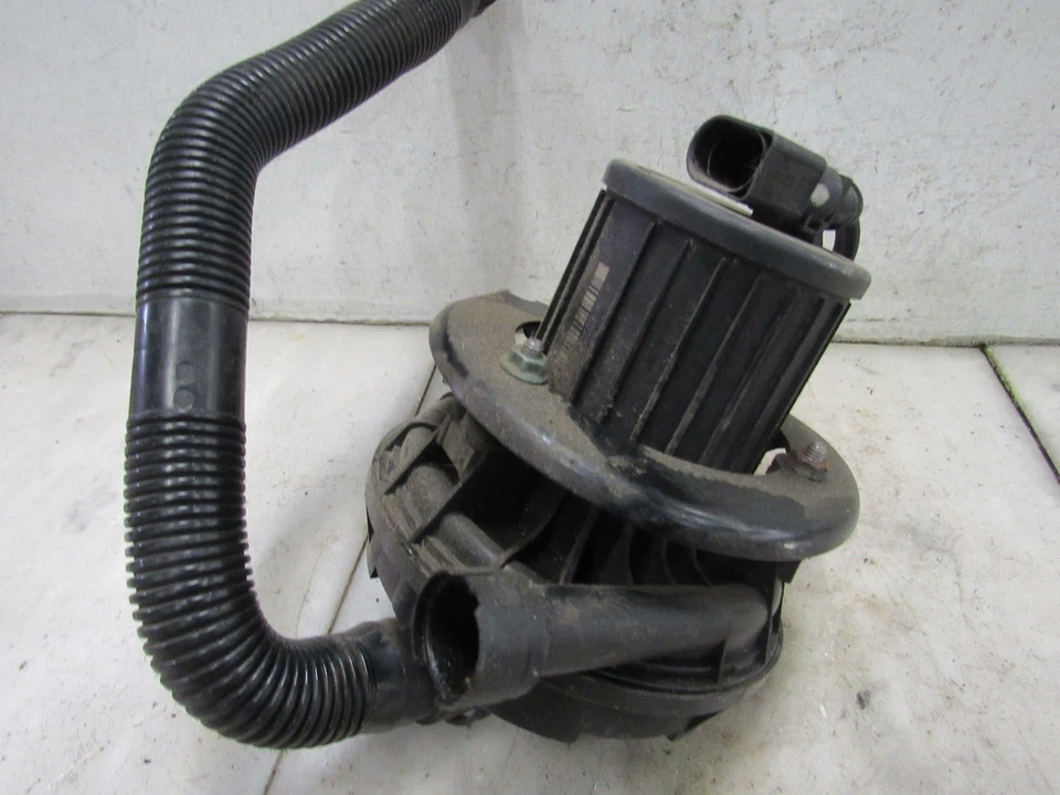05 06 07 08 09 10 AUDI A8 - Air Pump - 4.2L OEM 06A959253B - Image 1 of 4