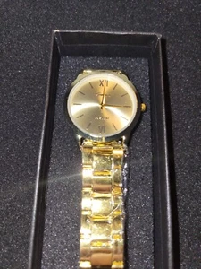 Elegant Men's Fashion Watch NEW Gold Face Glold Tone Band - Picture 1 of 2