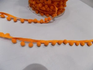 1 MT PASSAMANERIA BORDO GALLONE PON PON POM POM PICCOLO ARANCIONE - Picture 1 of 1