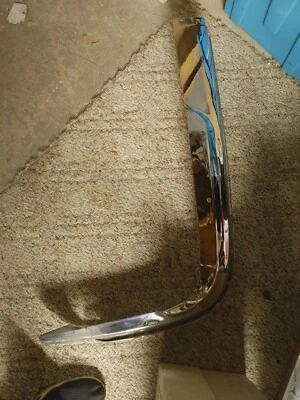 Parachoques trasero Mercedes Benz W111 280se 3.5 cupé/parrilla baja convertible  Foto 1 de 4