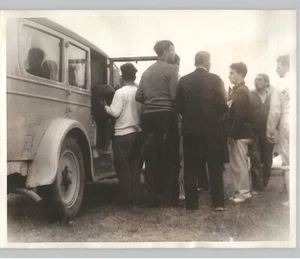 Sobrevivientes del barco en llamas 'Castillo Morro' en la costa de Nueva Jersey 1934 Foto de prensa - Imagen 1 de 2