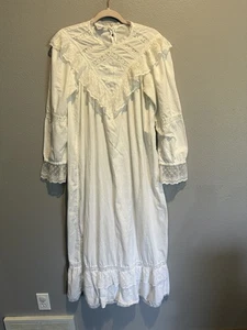 Women's Vtg SAYBURY White Cotton Victorian Cottagecore Long Nightgown Size L - Picture 1 of 9