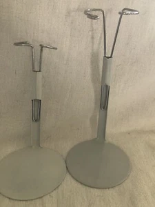 2 verstellbare Metall Puppenständer 5" hoch x 3" für 8-14" BREIT VINYL bedeckt Draht Vintage - Bild 1 von 2
