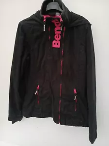 Giacca bomber Bench donna media full zip con cappuccio nero con logo rosa grande. - Foto 1 di 19