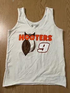 B75 Hooters Mädchen getragen selten NASCAR Chase Elliott #9 Uniform Tank Größe Small - Bild 1 von 4