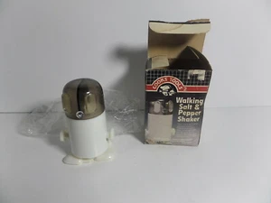 salt + pepper shaker wind up robot vintage 1984 (S11) - Picture 1 of 3
