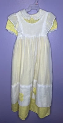 Vestido largo amarillo vintage para niñas con flores hechas a mano  Foto 1 de 4