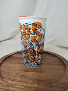 Tazza da viaggio Starbucks BOSTON 12 oz ceramica aragosta grafica con coperchio arancione ottime condizioni - Foto 1 di 8