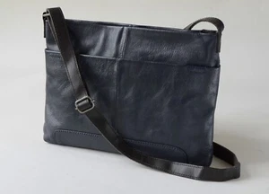 White Stuff , DARK NAVY BLUE LEATHER CROSSBODY / SHOULDER BAG WITH TABLET POCKET - Picture 1 of 12