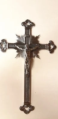 CROCIFISSO DA APPENDERE IN METALLO ARGENTATO CM 34.5 X 21 - Immagine 1 di 2
