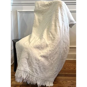 Bates Queen Elizabeth Bedspread Vintage White Off-White Fringe Coverlet 108x90” - Picture 1 of 15
