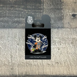 2007 Disney Lucas Film 3D Star Wars Mickey Mouse as an X-Wing Pilot Trading Pin - Picture 1 of 4