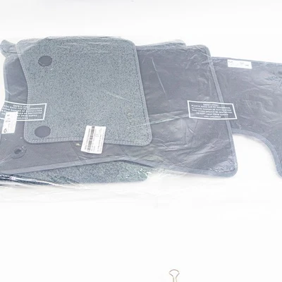 Alfombrillas Land Rover Defender 130 LHD L663 N8B2-130A22-BA8XKM (Selladas) Foto 1 de 4