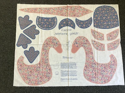 Tope de puerta con panel rosa y azul Calico Mother Goose Cut & Sew de colección Spring Industries Foto 1 de 4