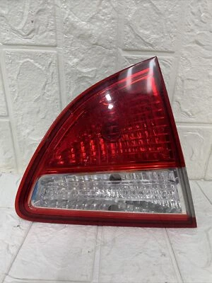2007-2012 HYUNDAI VERACRUZ LEFT DRIVER SIDE INNER TAILLIGHT BRAKE LAMP OEM - Image 1 of 4
