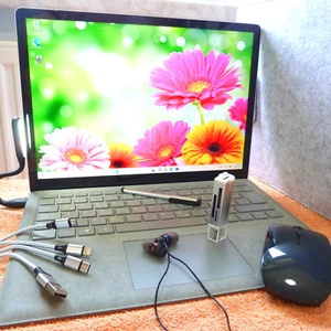 Microsoft Surface Laptop 2 13 Zoll 2K TOUCH l Windows 11 I Core i5 8 GEN I 256GB - Bild 1 von 17