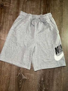 Nike Youth Sportswear Club Fleece Shorts Gray Size XL Stretch Comfort - Picture 1 of 8