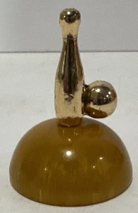 Bakelit Bowling Pin Trophäe Senf Büro Schreibtisch Sammlerstück MCM 2" hoch Vintage - Bild 1 von 7