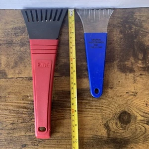 2 Ice Scrapers Removers - 1 Hoppy And 1 George Electronics Inc. Vintage - Picture 1 of 8