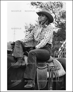 BIONIC WOMAN 8X10 Photo 305-14 LINDSAY WAGNER as Jaime Sommers - Picture 1 of 4