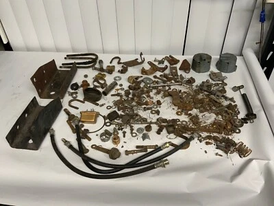 Datsun Roadster 1966-1970 varios Lote de piezas estado desconocido se vende como en la foto #4 Foto 1 de 3