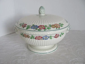 Wedgwood Plymouth Floral-Edme Acanalado-Inglaterra-Cabeza de Carnero-8" Cuenco para Servir Cubierto - Imagen 1 de 11