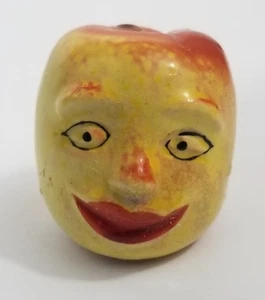 Coctelera de sal y pimienta antropomórfica vintage de Japón - manzana - Imagen 1 de 4