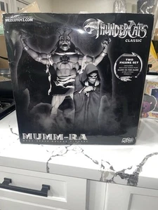 SDCC Mezco ThunderCats (2012) Deluxe 2-PACK GITD MUMM-RA Mega Scale Figure - Picture 1 of 4