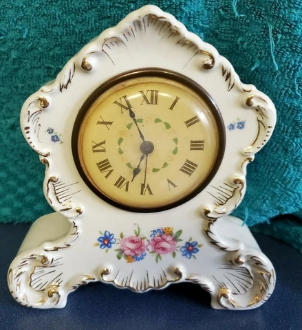 White Ceramic LUX Clock MFG CO Waterbury Conn USA Alarm clock circa 1940 Cover