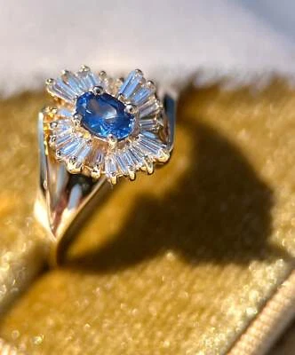 Anillo estilo bailarina de diamantes y iolita en oro amarillo de 14 k Foto 1 de 2