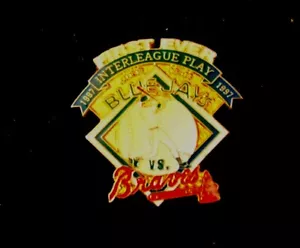 1997 First Ever Interleague Play Toronto Blue Jays vs Atlanta Braves pin MLB - Picture 1 of 2
