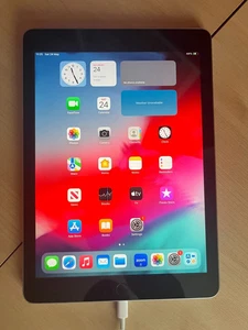 Apple iPad 6th Generation WiFi 32GB - Space Grey - Picture 1 of 3