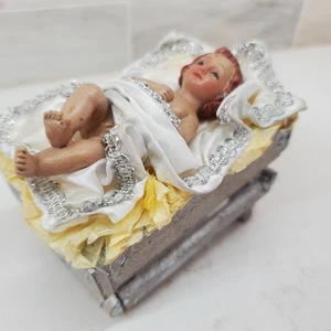 Krippe Baby in Holzkrippe Porzellan Jesuskind Holz Bett Stoff Taschentücher - Bild 1 von 24
