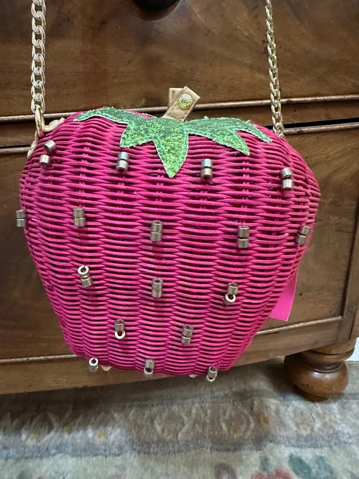 Betsey Johnson Fresa Mimbre Ratán Monedero Verde Brillo Rojo Rosa Baya Foto 1 de 4