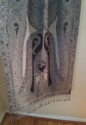 Красивый шарф или накидка серого цвета. Б/у  - Изображение 1 из 4