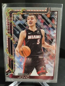 2025-26 Topps Basketball - Nikola Jovic Holiday Gray Glitter #H61 Heat - Bild 1 von 4